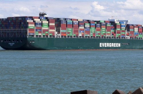 400 milyon dollarlıq neft daşıyan tanker kanalda ilişdi