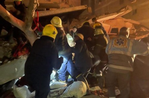 Çoxmərtəbəli yaşayış binası uçub, ölənlər və xəsarət alanlar var