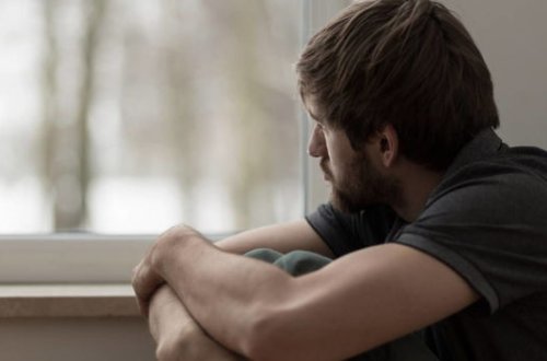 Врач рассказал об опасных для психики последствиях COVID-19