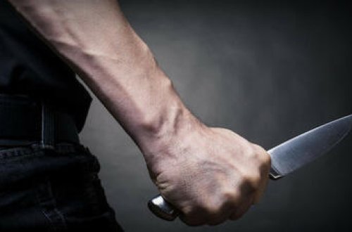 Ata içkinin təsiri altında oğlunu bıçaqladı