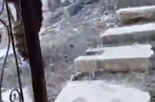 Ermənilərin vəhşiliyi sərhəd tanımır - Qəbir daşlarından pilləkən düzəldiblər - VİDEO