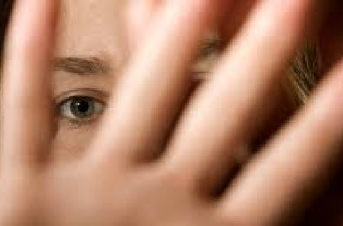 Gənc oğlan 15 yaşlı qızı evinə gətirdi və cinsi əlaqədə oldu — Cinayət işi