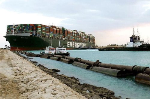 Konteyner gəmisinin kanaldan çıxarılma VİDEOsu yayıldı