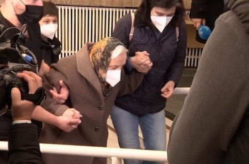 104 yaşlı qadın peyvənd vurdurdu: 