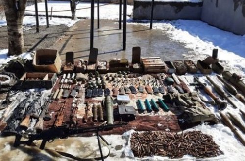 В Шуше обнаружено большое количество оставленных армянами боеприпасов