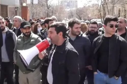 Ermənistanda Türkiyə bayrağı yandırılıb