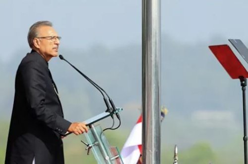 Peyvəndin ilk dozasını vurduran Pakistan prezidenti koronavirusa yoluxub – FOTO