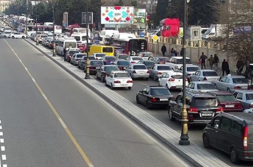 На улицах и проспектах столицы наблюдаются заторы - ФОТО