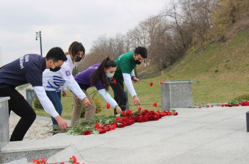 Azərbaycan könüllüləri Quba Soyqırımı Memorial Kompleksini ziyarət ediblər - FOTO