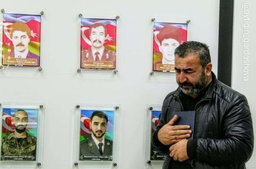 Vətən müharibəsi şəhidinin universitet diplomu atasına verildi - FOTO