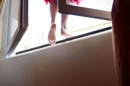 Bakıda dəhşət: Gənc qız özünü binadan atdı