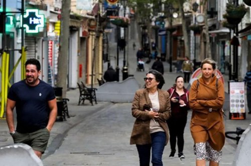 Bu ölkədə vəziyyət normallaşdı - İnsanlar artıq maska taxmır