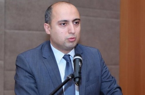 Nazir məktəblərin bağlanmasından DANIŞDI