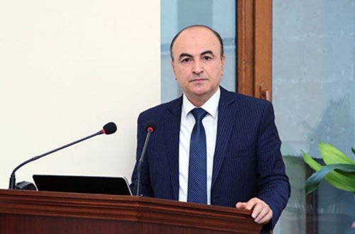 Baş nazir Əminağa Sadıqovu işdən çıxardı