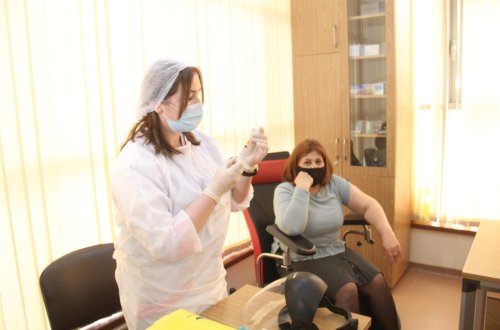 Gəncədə “COVİD-19”-a qarşı peyvəndləmə prossesi davam edir-FOTO