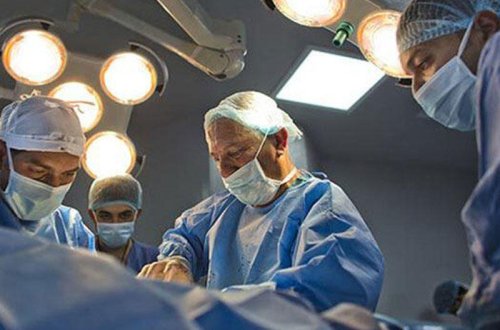 Dünyada ilk dəfə - Üç cinsi orqanla doğuldu