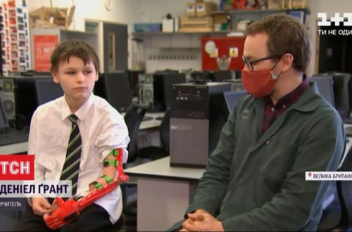 Müəllim şagirdi üçün 3D printerdə protez çap etdi – VİDEO