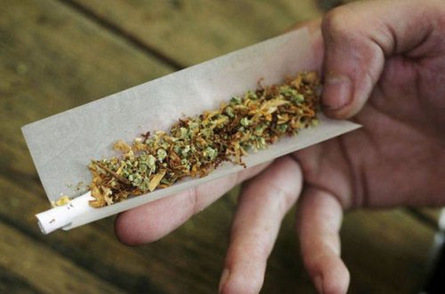 Adam bıçaqladığına görə axtarışda olan şəxsdən psixotrop maddə və güllə aşkarlanıb - FOTO