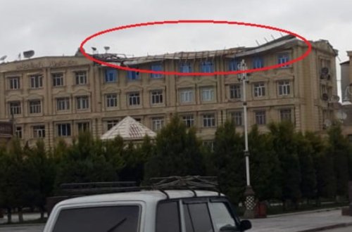 Külək Xaçmazda binanın damını uçurdu - FOTO