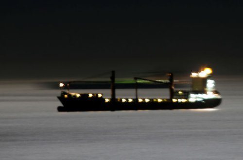 СМИ: Неизвестные атаковали иранское судно в Красном море - ФОТО