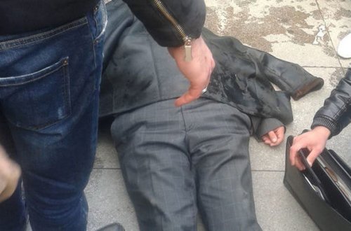 Sumqayıtda kişi küçənin ortasında yıxılaraq öldü