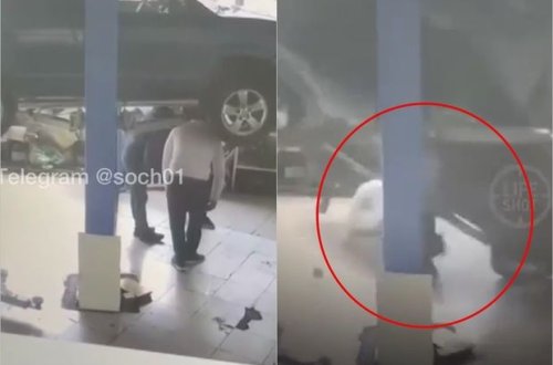 Avtomobil qaldırıcı qurğudan insanların üstünə düşdü - VİDEO