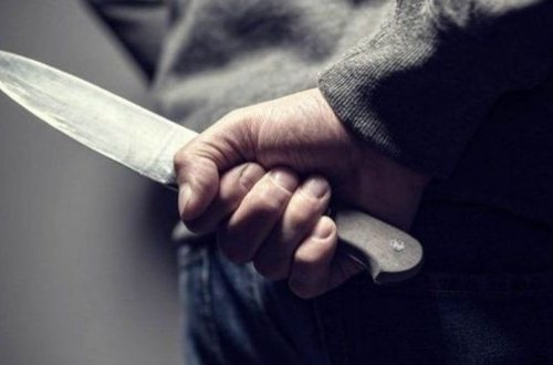 В Баку мужчина нанес ножевое ранение своей жене