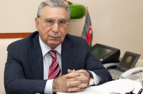 İşdən çıxarılan daha bir direktor Ramiz Mehdiyevi məhkəməyə verdi