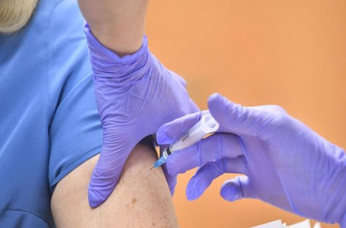 Rusiyada daha bir koronavirus peyvəndinin klinik sınaqları təsdiqləndi