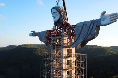 Braziliyada İsa peyğəmbərin dünyada ən böyük heykəllərindən biri ucaldılır - VİDEO