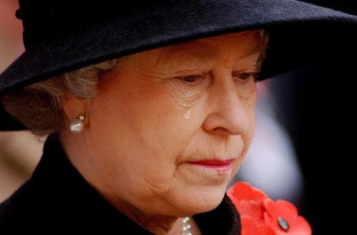 Əri ölən Kraliçanın bu VİDEOsu izləmə REKORDU QIRDI