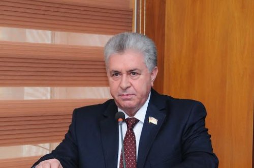 Kölgəli adam - Anar Yusifoğlunun yazısı