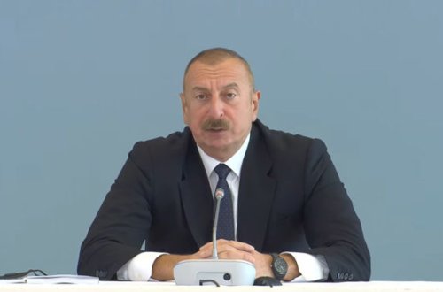 Президент Ильхам Алиев выступает на конференции в Университете ADA - ПРЯМОЙ ЭФИР