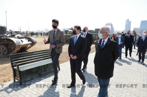 Beynəlxalq konfransın iştirakçıları Bakıda Hərbi Qənimətlər Parkında olublar - FOTO