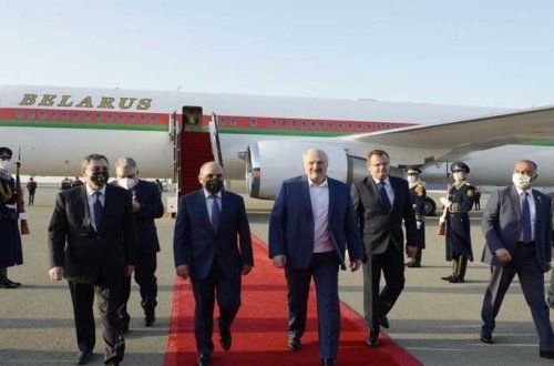Belarus Prezidenti Aleksandr Lukaşenko Azərbaycana işgüzar səfərə gəldi (FOTO)