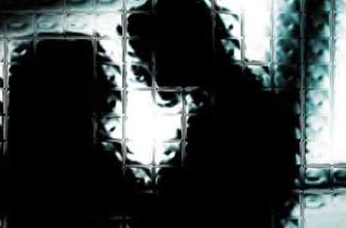 Qız doğma atasını intim münasibətə razı saldı, hər ikisi həbs olundu