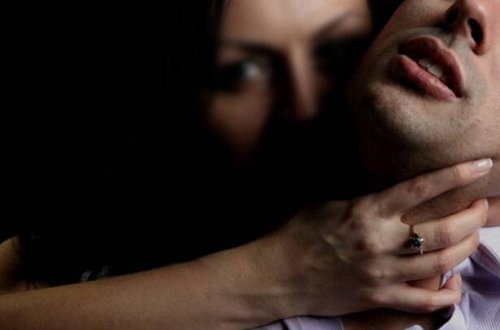 Azərbaycanda ŞOK! İki qadın birləşib kişiyə TƏCAVÜZ ETDİLƏR- VİDEO