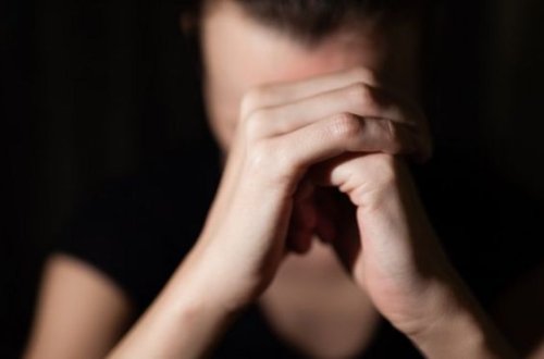 Azərbaycanda 2 qadın kişinin əl-ayağını bağlayıb, təcavüz etdi - VİDEO