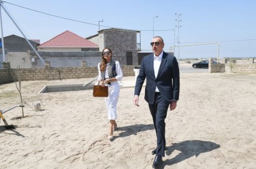 Ильхам Алиев и Мехрибан Алиева в поселке Пиршаги - ПРЯМАЯ ТРАНСЛЯЦИЯ