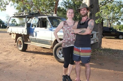 Sevgililər oğrunun dalıyca LÜT QAÇDILAR - FOTO