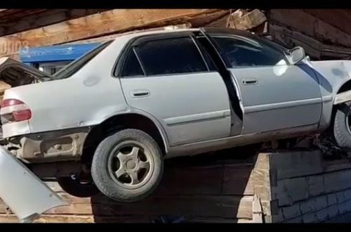 Avtomobil evin divarından keçdi: İki uşaq yaralandı – VİDEO