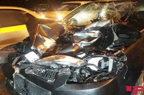 В Баку автомобиль сбил женщину с двумя детьми: Мать и сын погибли, дочь пострадала - ФОТО