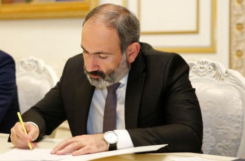 Никол Пашинян уволил своего советника