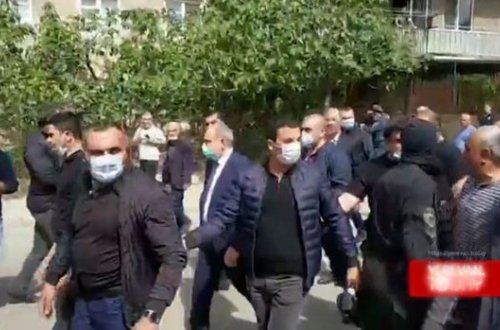 Paşinyan öz xalqı ilə söz güləşdirdi: “Ara, kapitulyant özünüzsünüz!” - VİDEO