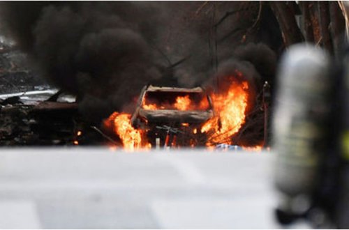 İrəvanın mərkəzində avtomobil partladı: Ölənlər var