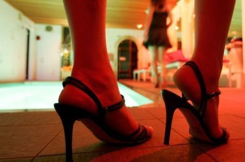 Qubada əxlaqsızlıq yuvası aşkarlandı - VİDEO