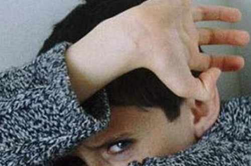 Azərbaycanda 57 yaşlı kişi azyaşlı oğlanı zorladı – VİDEOYA ÇƏKDİLƏR