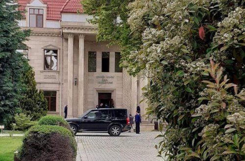 Saxlanılan icra başçısı Bakıya gətirildi - Evində axtarış aparılıb - FOTO