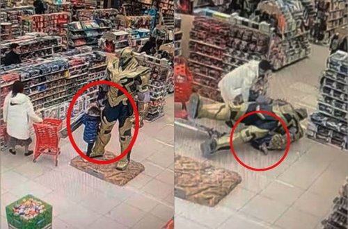 Komiks personajının heykəli uşağın üstünə aşdı - VİDEO