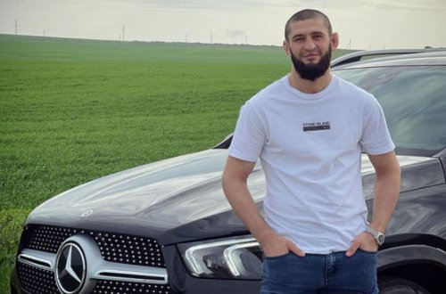 Məşhur idmançı Çeçenistan prezidentinin bağışladığı bahalı avtomobillə qəzaya düşdü - VİDEO